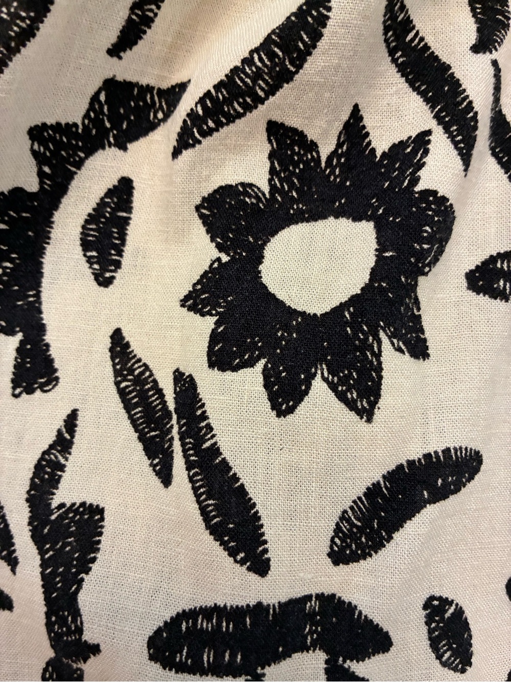 Christian Siriano Cream Blouse with Black Floral Motif and Crochet Trim - Picture 5 of 11